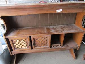 lot 63 image: Hutch with sliding doors and shelving 41x53x14 Project
