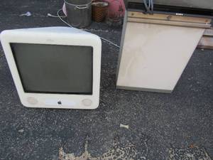 lot 71 image: Apple E-Mac computer screen no cord, light box, Sony DVD player
