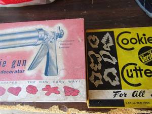 lot 91 image: Wear ever cookie dough gun trigger quick in original box, Veritas Cookie cutters for all seasons in original box #3221