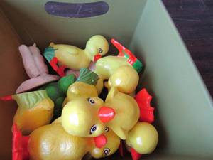 lot 93 image: Green tub o ducks painted and unpainted