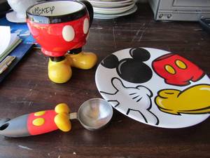 lot 98 image: Disney Mickey ice cream scoop, coffee mug and 8 plate