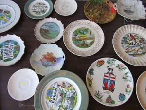 lot 99 image: Large lot of hanging dcor plates (states, prayer, and floral)