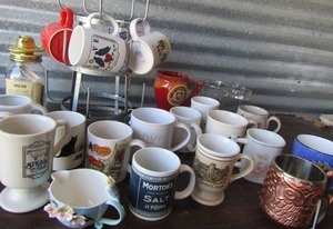 lot 110 image: Coffee mugs and wheel