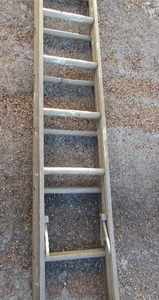 lot 121 image: extendable roofing ladder aluminum