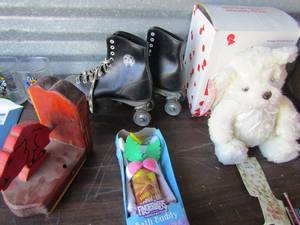 lot 129 image: ARKANSAS RAZORBACK Red Hog wooden book ends,  fingerlings banana bath buddy kids soap size 7 black roller skates Avon angel teddy bear that winds up