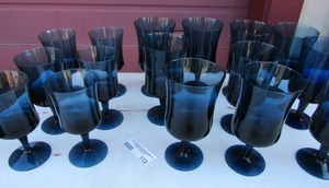 lot 172 image: 10 blue glasses, and 6 smaller blue glasses