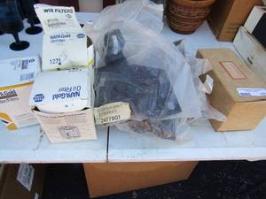 lot 173 image: 6 Starter brackets 2477061 port # and 2 KING Inst.CO, - CARBONOLOGY FLOAT  NO-k74A250-3   4 Napa oil filters #1271