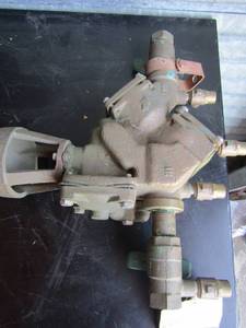 lot 198 image: Brass water regulator serial#490930 140F 175PSI SA CB64.4 909QT RPZ