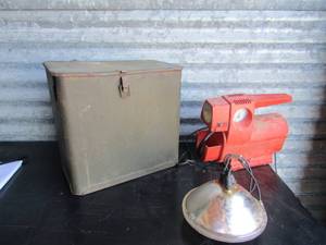 lot 199 image: Green Army metal box 12x13x6   2 latches 1GE jeep headlight   orange electric lighter plug     Air pump unknown working condition