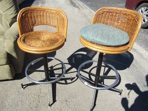 lot 273 image: Metal frame wicker seat bar stools  34x18   1 foot on 1 stool needs simple repair  QTY 2