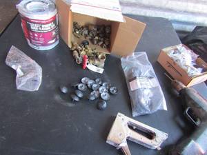 lot 276 image: Hand stapler, bag  of screws and washers B&D 38 cordless drill no battery, box of brass t knobs 25 pks to box, 34 water nob and connector new door flashing tape