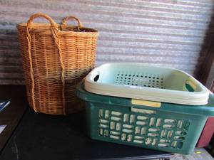 lot 286 image: Wicker, laundry basket, and 3 plastic laundry baskets