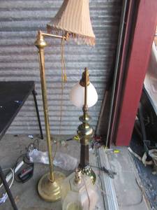 lot 290 image: Clear glass lamp no shade 19.  40 gold lamp needs repair and sofa lamp 50 with shade