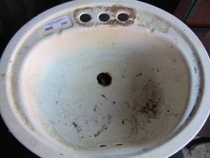 lot 292 image: Used bathroom sink 20x17