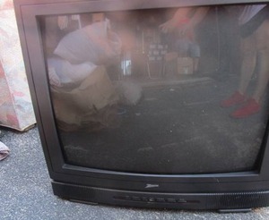 lot 298 image: Zenith big back TV 26 screen unknown working condition