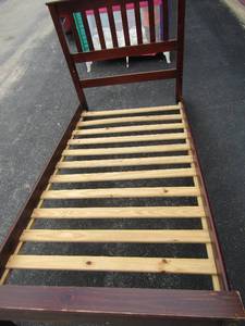 lot 308 image: Twin bed with all pieces headboard 40 tall