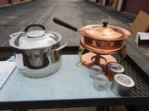 lot 315 image: Fandent pan with 2 cans of sterno, Cuisenart 8 qt. stock pot stainless steel with lid