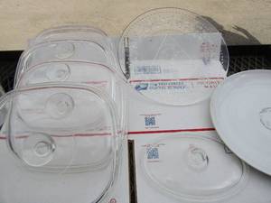 lot 320 image: 4 square glass pot lids  12 christmas serving platters   12 in KAYSINS China plate  Glassbake mixing bowl