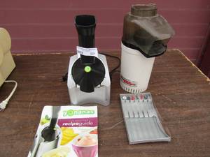 lot 321 image: Popcorn popper, Yonanas smoothie maker, 6 piece poker bar spoons