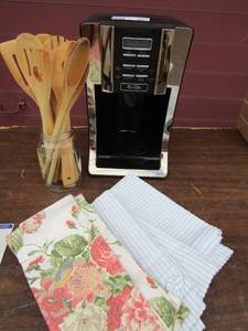lot 327 image: Assorted flatwear, napkins, wooden spoons, Mr coffee maker no pot