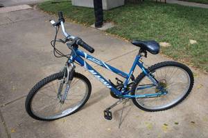 lot 13 image: Magna Great Divide 18 Speed Mountain Bike