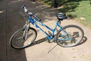 lot 14 image: Magna Great Divide Hardtail 18 Speed Mountain Bike