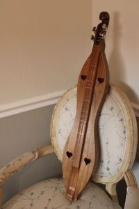 lot 31 image: Musical Instrument Dulcimer