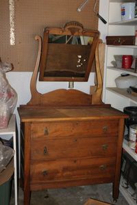 lot 35 image: Antique Mirror Dresser