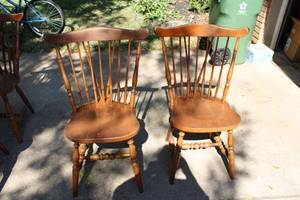 lot 37 image: Set of 2 Kitchen Windsor Back Dining Chairs