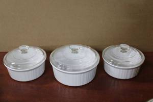 lot 57 image: 3 piece Set of Corning Ware 2.5 Liter and 1.8 Liters