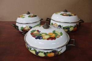lot 58 image: 3 Piece Set of Regency Club Enamel Lidded Bowls