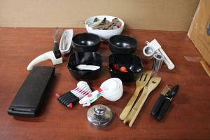 lot 67 image: Misc. Kitchen Lot Knife Set, Measuring SpoonsCups, Bowls, Whisks and More