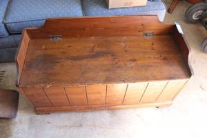lot 77 image: Vintage Wooden Storage Chest