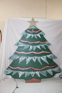lot 124 image: Wooden Christmas Tree Yard Decoration, Needs new Lights