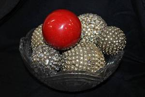 lot 162 image: Decorative Crystal Bowl with Decorative Gold and Red Balls