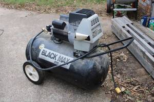 lot 4 image: Air Compressor