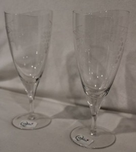 lot 178 image: Set2 Qualia etched orchard Ice Tea glasses. Features an etched vine and grape motif. Labels on bottom. Style Q241007 No chips. 9H