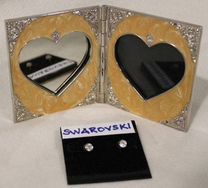 lot 173 image: Swarovski enameled hinged folding double portrait frame. 3H x 6W (open).