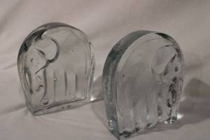 lot 174 image: Set2 1960s BLENKO Mid Century Art Glass Elephant Bookends Designed by Joel Myers for Blenko. Made of thick textured glass with an elephant design. Smooth glass in back. 6.5 H 6 W 1.5 D