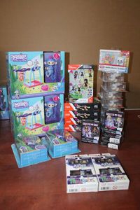 lot 250 image: Toys Fingerlings, Marvel Mini-mates, Monster High and Little Tikes Waffle Blocks MULTIPLES