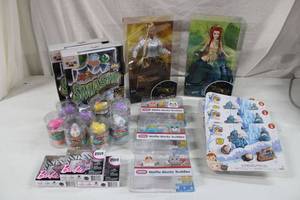 lot 257 image: Toys Marvel Smash, Barbie Wrinkle in Time Dolls, JiggleDoos, Waffle Blocks, Disney Tsum Tsum