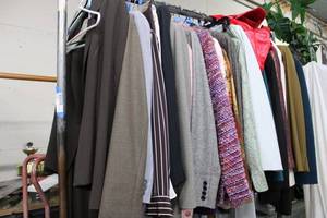 lot 259 image: Womens High End Clothes on Rack Mostly size M8-10 (Rack Not Included)