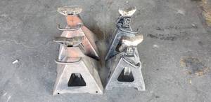 lot 62 image: Lot of 4 Adjustable Jack Stands, 2 5-Ton & 2 6-Ton