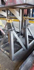 lot 64 image: Lot of 2 Napa 7-Ton Adjustable Jack Stands