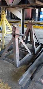 lot 66 image: Lot of 2 5-Ton Adjustable Jack Stands