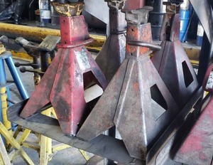 lot 68 image: Lot of 4 5-Ton Adjustable Jack Stands