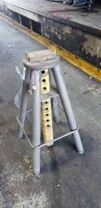 lot 80 image: Napa 10-Ton Adjustable Heavy Duty Jack Stand