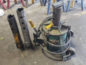 lot 87 image: Emerson Model 220 12 Ton Air Lift Jack w 2 Extensions