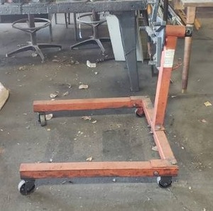 lot 98 image: Torin Big Red Pro Series 1250 Heavy Duty Engine Stand (1250 lbs)