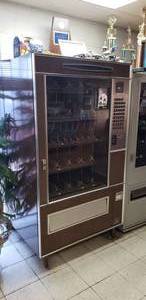 lot 21 image: Lektro Vend Vending Machine